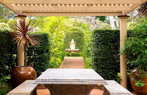 Bowral House | Old Mansfield Loft - gardens, gazebo and getaway
