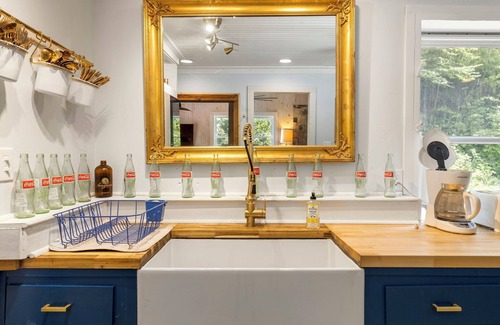 Bakersville House | Old Masters Mill in Loafers Glory