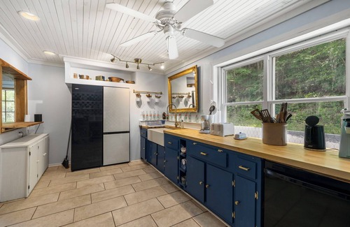Bakersville House | Old Masters Mill in Loafers Glory