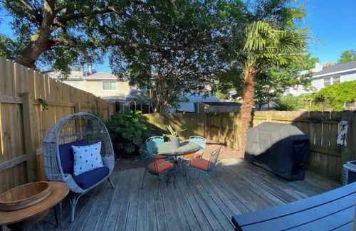 Old Village House | Old Mt Pleasant Oasis, 5 Min to Sullivans Island