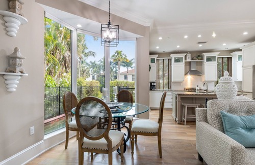 Old Naples Villa | Old Naples Walk to 5th Ave 4 Bedrm 5 bath home MONTHLY DISCOUNT