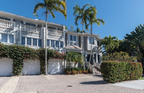 Old Naples Villa | Old Naples Walk to 5th Ave 4 Bedrm 5 bath home MONTHLY DISCOUNT