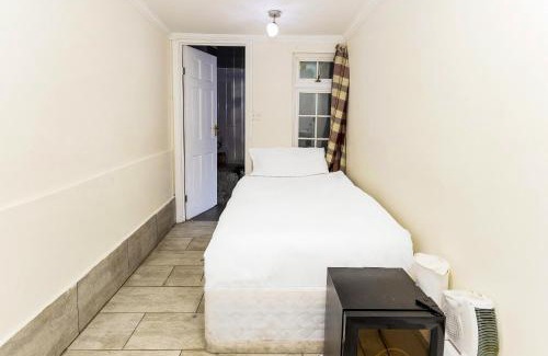 Southall Green Hotel | Old Oak Tree Inn