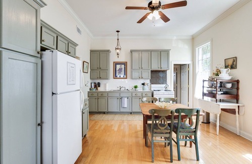 Breaux Bridge Apartment | Old Opera House Grand Residence, Downtown Breaux Bridge, sleeps 7