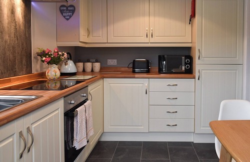 Trethurgy Cottage | Old Orchard Cottage near Eden