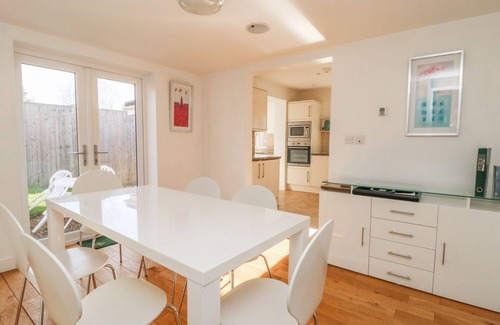 Allerthorpe Cottage | OLD ORCHARD COTTAGE, pet friendly, with a garden in Allerthorpe