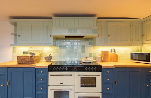 Dargate Apartment | Old Post Office by Bloom Stays - ideal for couples, wonderful location, hot tub