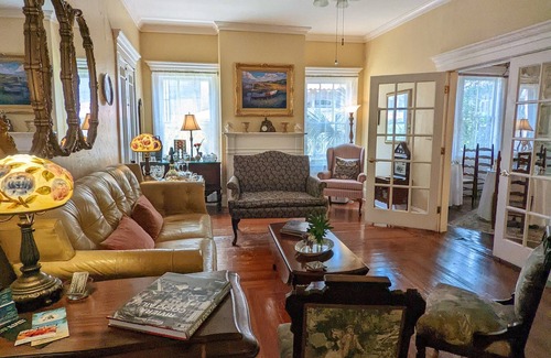 Downtown Historic District Bed & Breakfast | Old Powder House Inn
