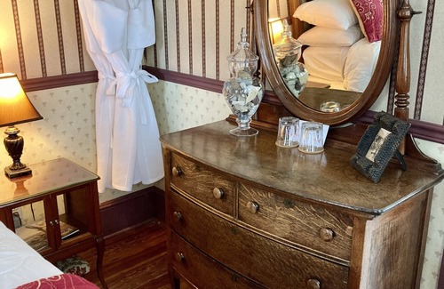 Downtown Historic District Bed & Breakfast | Old Powder House Inn