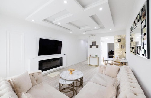 Margareten Apartment | Old Residence