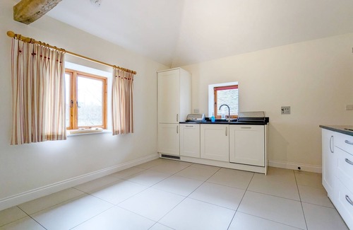 East Lavant Cottage | Old Root House, Lavant - a barn conversion that sleeps 6 guests in 3 bedrooms