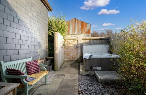 Wadebridge House | Old Round House with hot tub