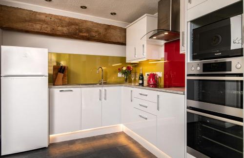 Wadebridge House | Old Round House with hot tub