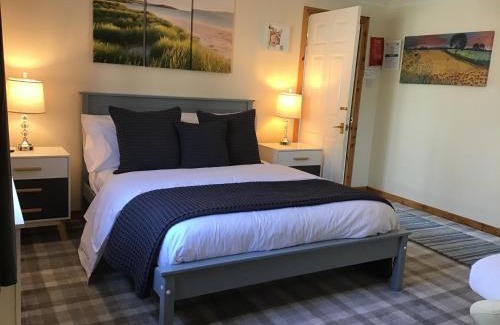 Burray Bed & Breakfast | Old School B&B Super King Exclusive 5 Room private suite