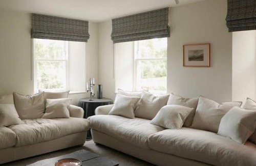 Ballater House | Old school - Charming Historic Cottage for Seven