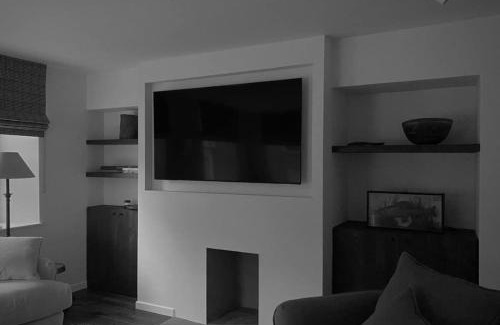 Ballater House | Old school - Charming Historic Cottage for Seven