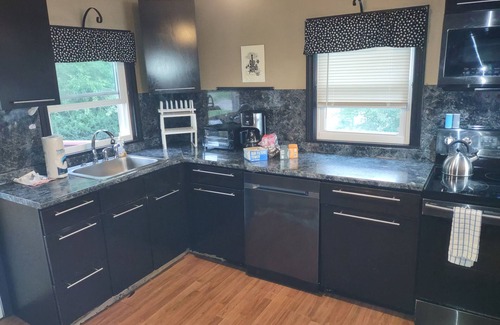 White Island Shores House | Old school family fun on the lake! Sleeps 10, lake access, large deck with BBQ