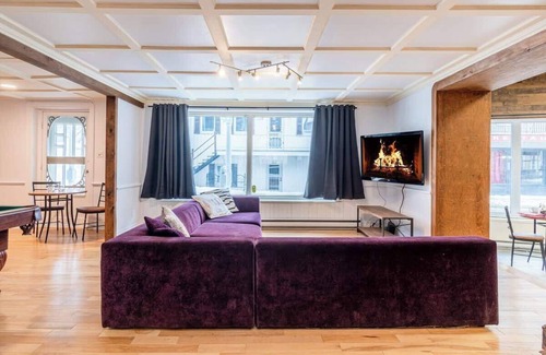 Ste Anne de Beaupre House | Old-Time Charm | 12 Guests | Billiards & Hot Tub