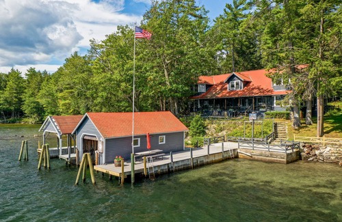Moultonborough House | Old Time Winnipesaukee Lodge