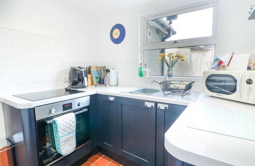 Malltraeth Cottage | OLD TOLLGATE, pet friendly, character holiday cottage in Llangefni