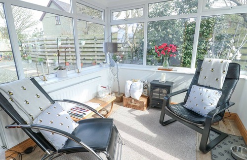 Malltraeth Cottage | OLD TOLLGATE, pet friendly, character holiday cottage in Llangefni