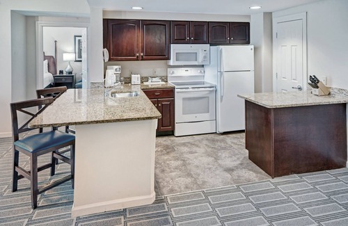 Eisenhower East Condo | Old Town Alexandria | Four 2BR/2BA King Suites