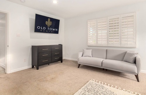 Scottsdale Estates Nine House | Old Town Escape|FREE Heated Pool & Spa|Sleeps 12