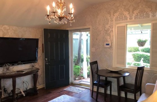 Old Town Cottage | Old Town Garden Cottage in downtown Huntsville
