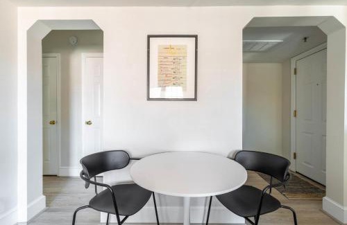 Old Town North Apartment | Old Town North 1br w rooftop pool nr museums WDC-762