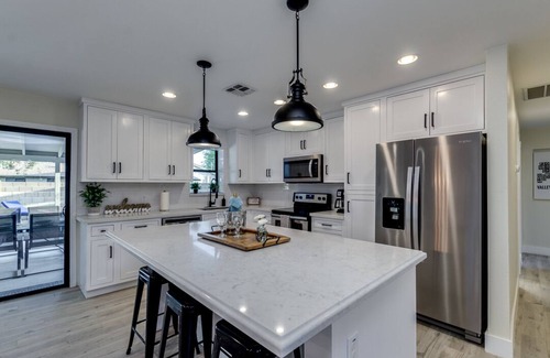 Cox Heights House | Old Town Scottsdale Luxury! Heated Pool + Jacuzzi + Pool Table + Fire pit + BBQ