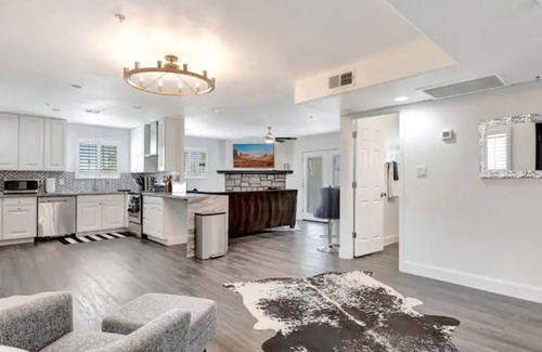 Scottsdale Highlands Estates House | Old town Scottsdale Home With Putting Green