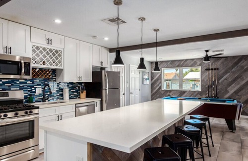 Cox Heights House | Old Town, Single story w/Pool, Bunk Beds, Bocce, Putt-Putt, & Pool Table!