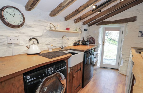 Bala Cottage | OLD TY'N Y WERN, pet friendly, character holiday cottage in Bala