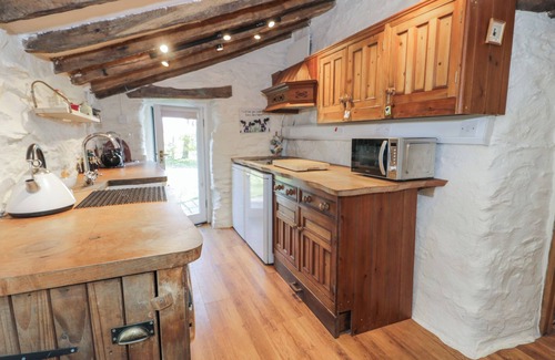 Bala Cottage | OLD TY'N Y WERN, pet friendly, character holiday cottage in Bala