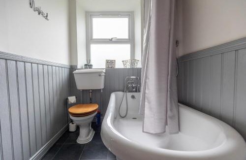 Hepworth House | OLD WEAVERS COTTAGE - Charming Historic Weavers Cottage in Holmfirth, West Yorkshire