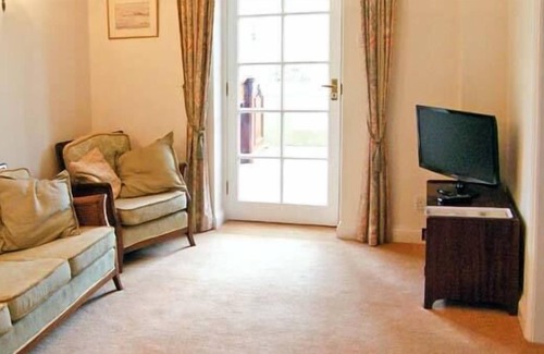 Broadwindsor Cottage | OLD YEW COTTAGE, family friendly, with open fire in Broadwindsor