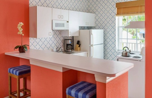 Marco Island Hotel | Olde Marco Island Inn, Classic 2BR w/Lanai + Peaceful Views