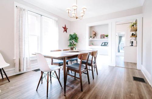Arvada House | Olde Town Ambler A Distinctive Walkable Retreat