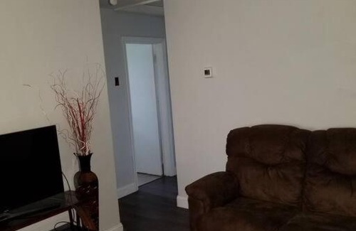 Norfolk House | Older Cozy Duplex A