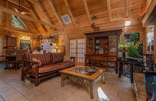 Branson Cedars House | Ole Hickory w/Firepit HotTub