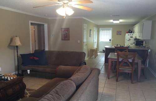 Oxford Condo | Ole Miss - 1 mile to Campus-2 mile to Square