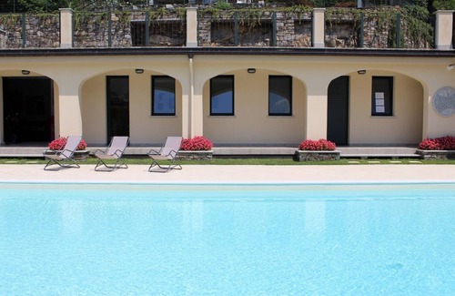 Mergozzo Apartment | Oleandro 1 apartment in Mergozzo with pool