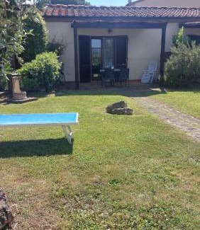Cecina Apartment | Oleandro Cottage with garden