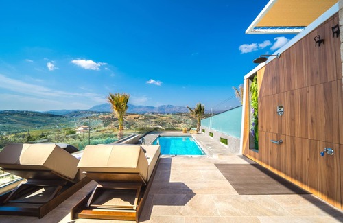 Athanatoi Apartment | Oleas Suite Sun & Private Pool