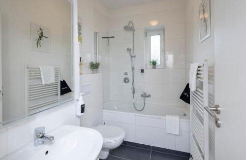 Wiesdorf Apartment | OLIVE Apartments - 2x Kingsize Betten - sehr zentral