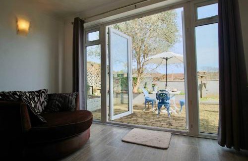 Newhaven House | Olive Garden By Air Premier