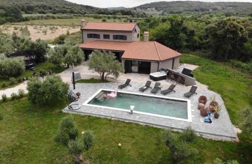 Rovinj Villa | Olive Garden Paradise with heated Swimming Pool
