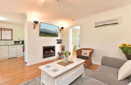 Pokolbin House | Olive Grove 3 1 Bedroom Villa with large Bath
