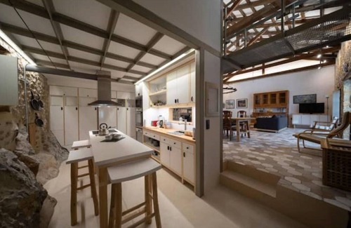 Lefktron Villa | Olive Press 1816 | Pool & Terrace | Walk to Beach