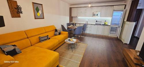Petrovac Apartment | Oliver Mountain View